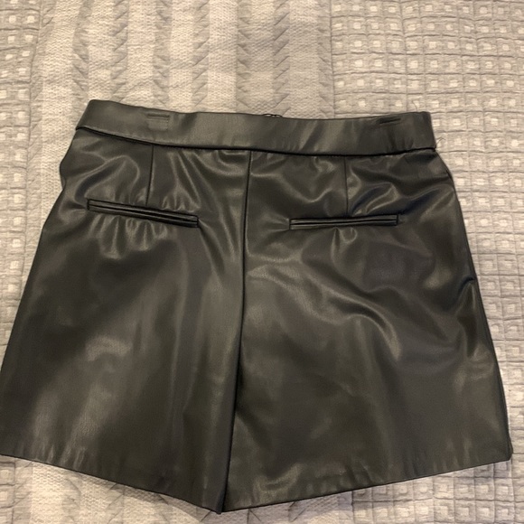 Zara faux leather shorts - Picture 4 of 4